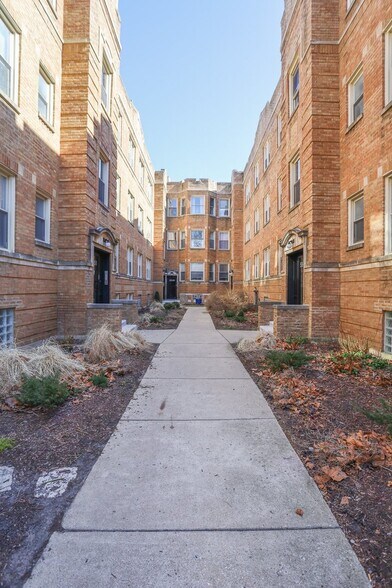 Building Photo - 5545 N Magnolia Ave