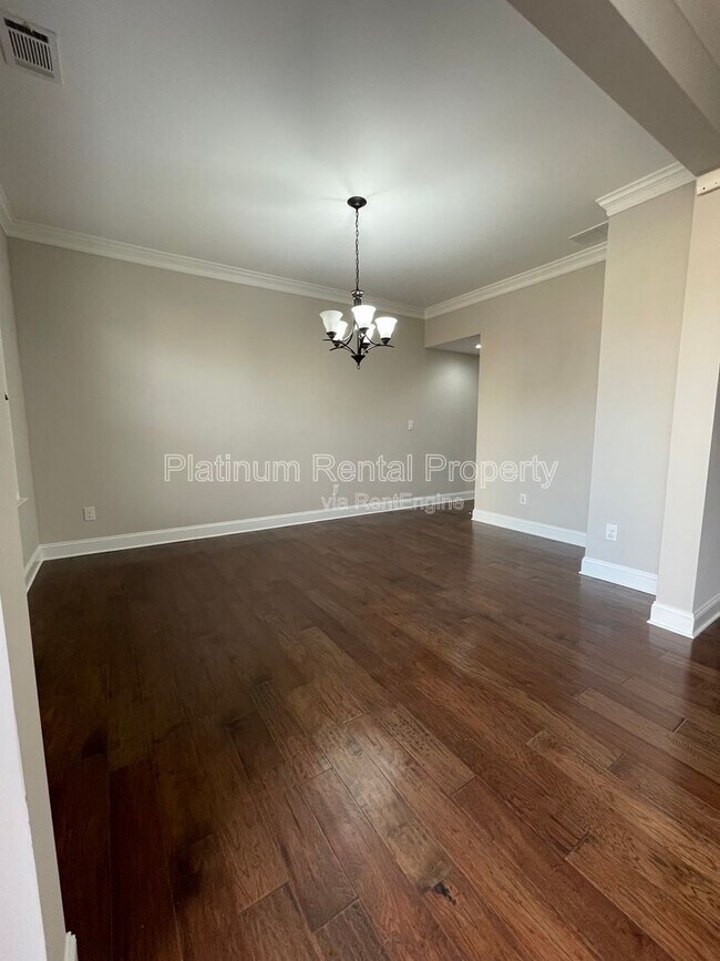 Building Photo - 600 Belton Ct