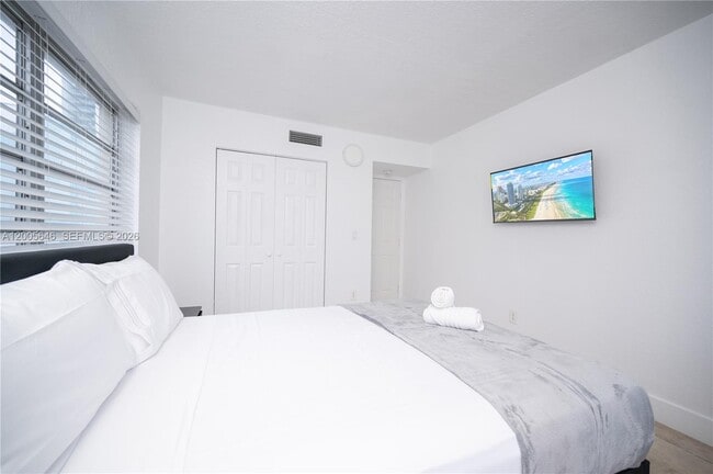 Building Photo - 500 NE 26th St