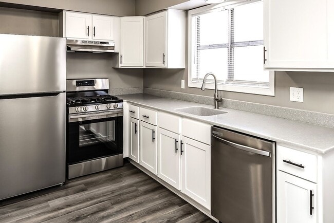 Building Photo - Spacious 1 bed first floor walkout in Bell...