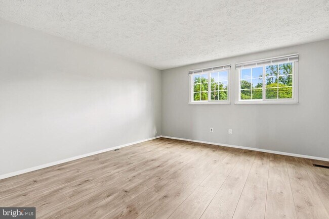 Building Photo - 4600 Brentleigh Ct