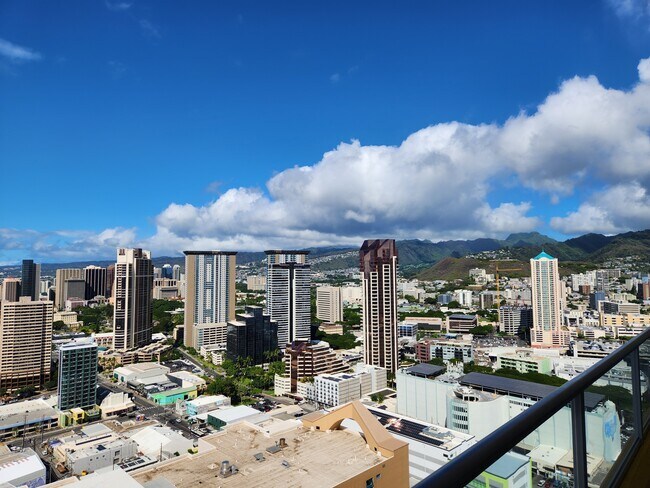 Building Photo - 988 Halekauwila St