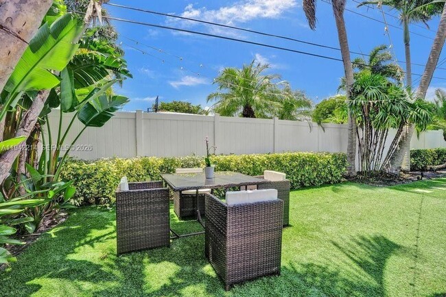 Building Photo - 2080 NE 65th St