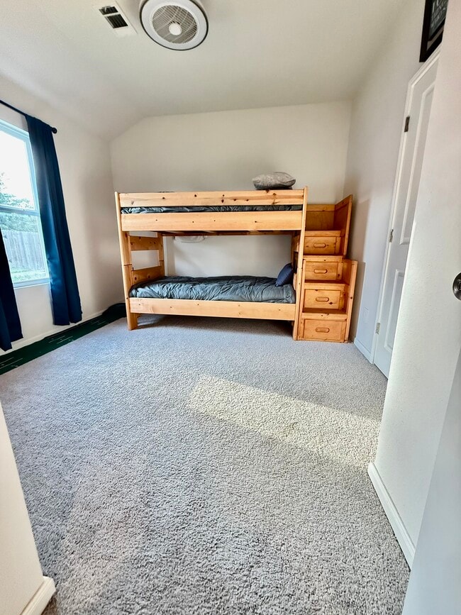 Building Photo - 302 Del Monte Dr