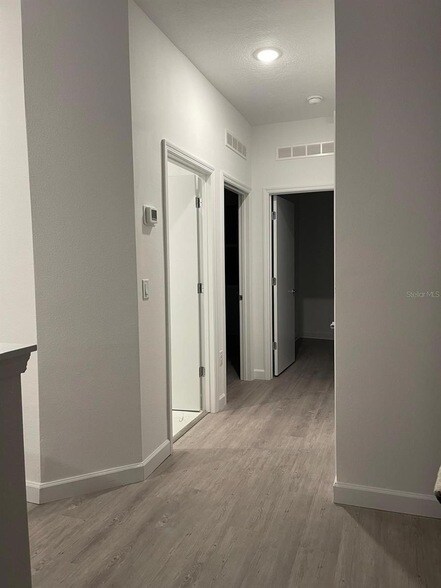 Building Photo - 665 Trikomo Dr