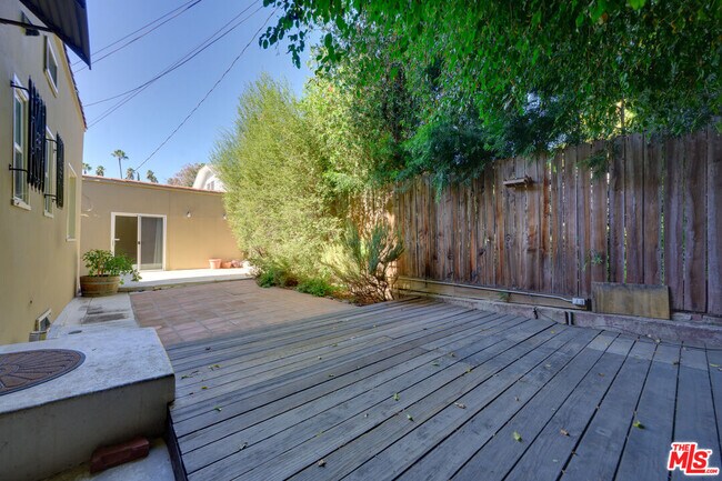 Building Photo - 7465 Hawthorn Ave