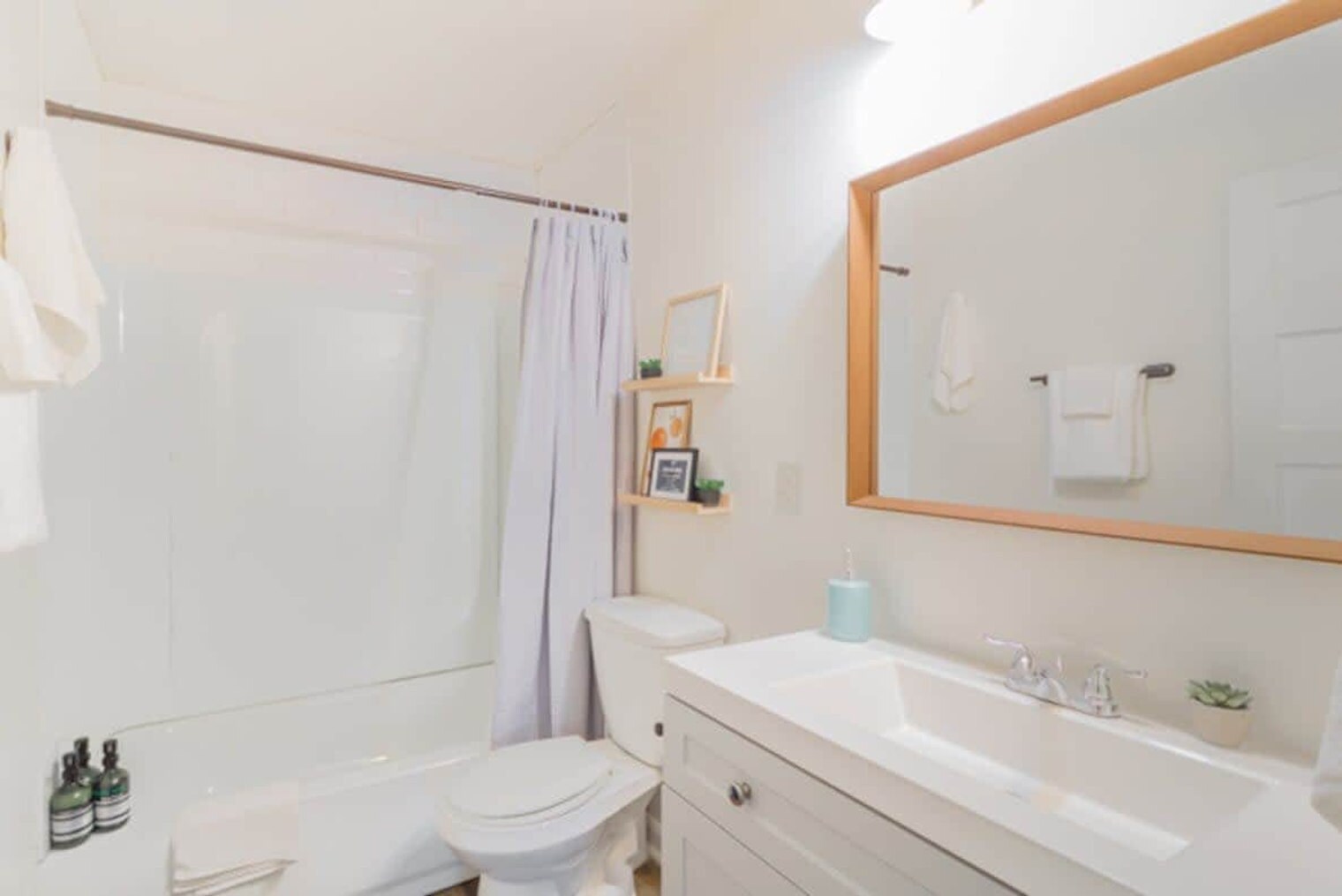 Building Photo - 3912 Crestview Dr