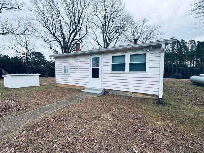 Building Photo - Nice Country Home