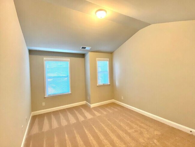 Building Photo - 538 Walton Dr