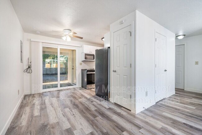 Building Photo - 6417 151st St NW