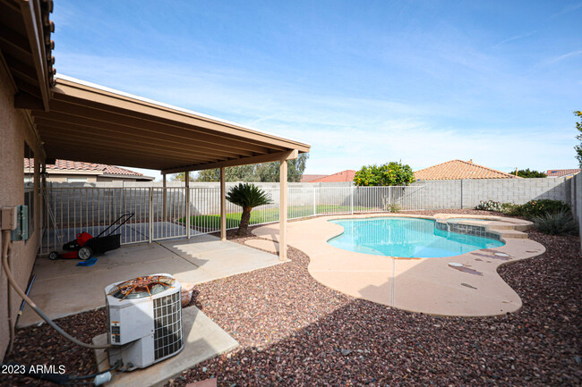 Building Photo - 10514 W Foothill Dr