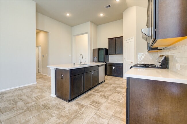 Building Photo - 4727 Crest Hill Dr