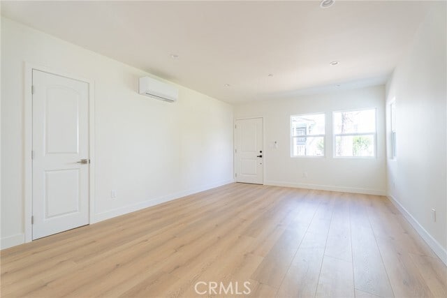 Building Photo - 1065 E Spazier Ave