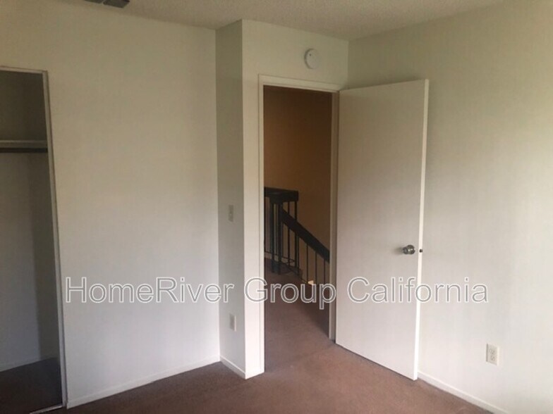 Building Photo - 3933 Oak Villa Cir