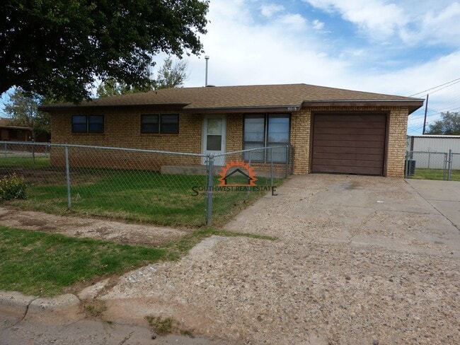 Building Photo - Cute 3 bedroom home with a 1 car garage.