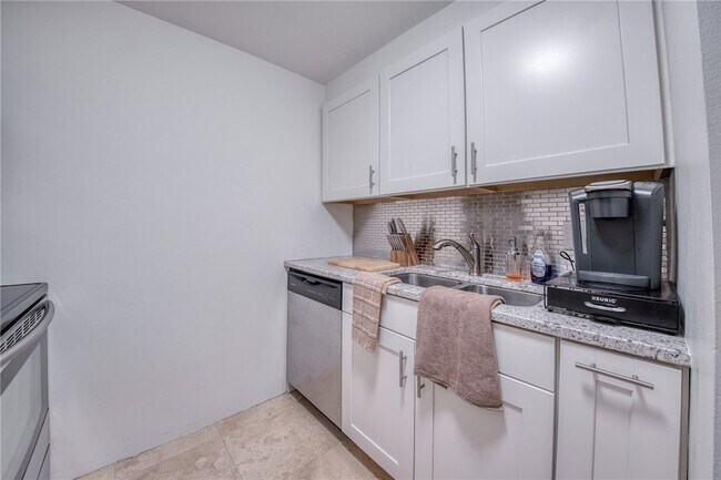 Building Photo - 320 Fort Duquesne Blvd