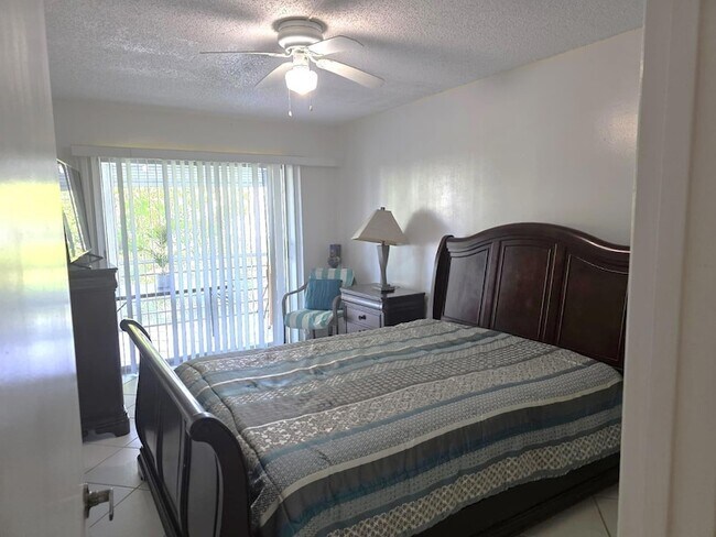 Building Photo - 3028 Harwood D