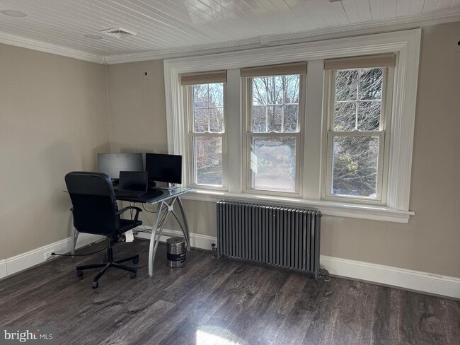 Building Photo - 725 W Mt Vernon St