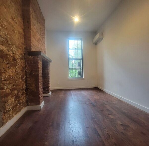 Primary Photo - 308 Tompkins Ave