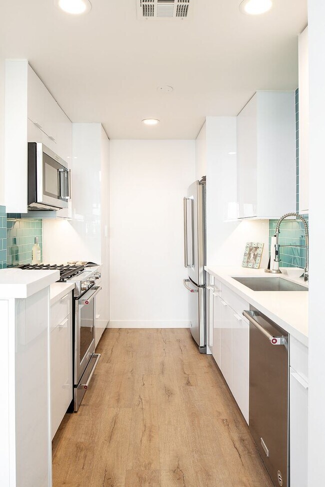 Building Photo - Off Melrose WEHO