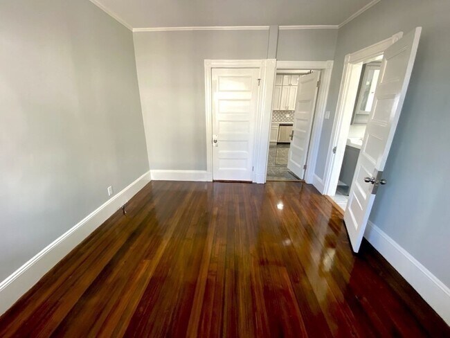 Building Photo - 126 Bayswater St