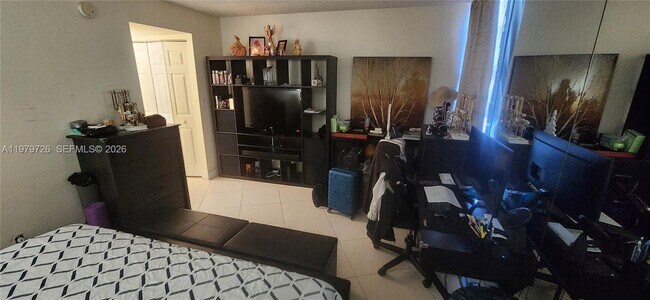 Building Photo - 3301 N Country Club Dr