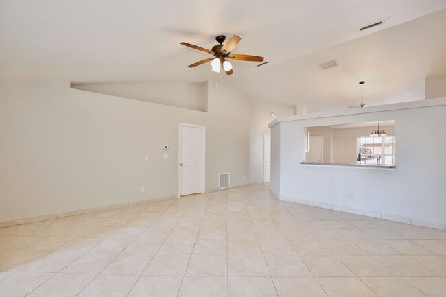 Building Photo - Spacious 3/2 with 2-Car Garage Home in Louisa Pointe Community - Clermont!