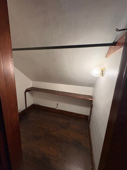 Building Photo - 366 Penora St