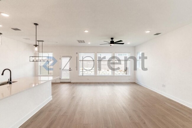 Building Photo - 1016 Brickell Lp