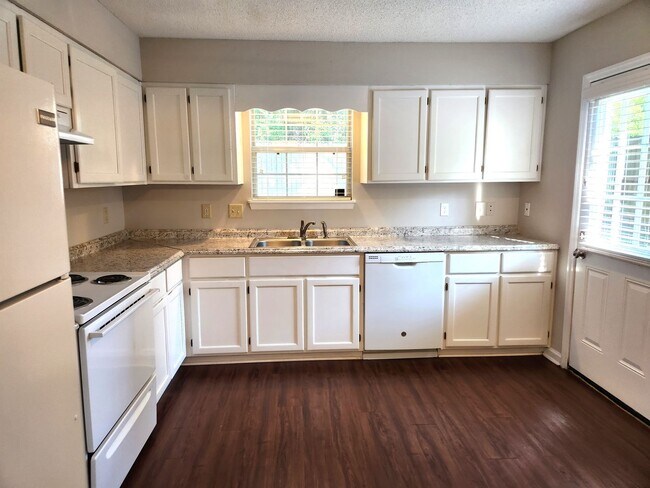 Building Photo - Charming 3 bedroom house near buck lake fo...
