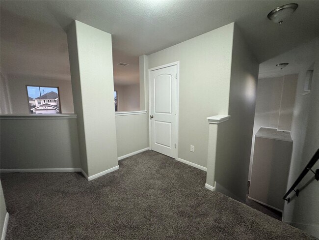 Building Photo - 10435 Moraine Lake Dr