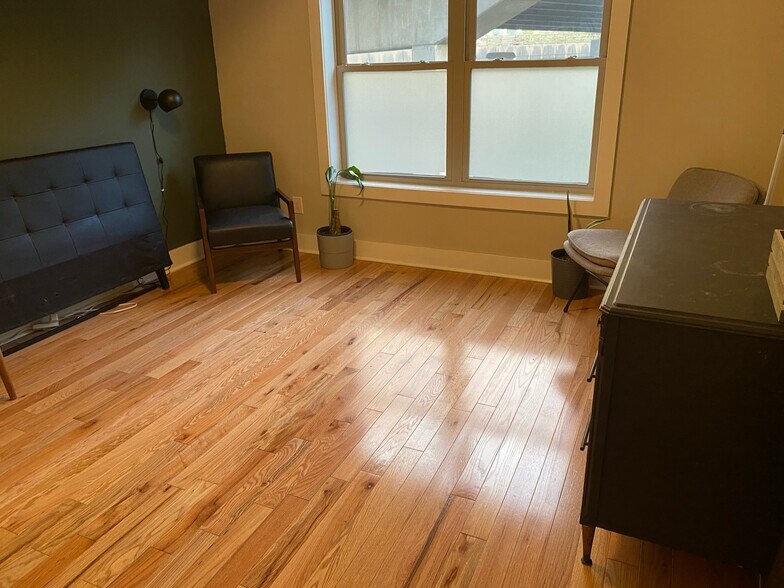 Guest Bedroom - 118 W Laurel St