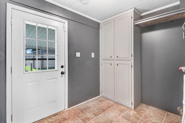 Building Photo - RENOVATED 2 BR, 1.5 BA W/ DETACHED GARAGE/ STORAGE - PIKEVILLE SCHOOLS