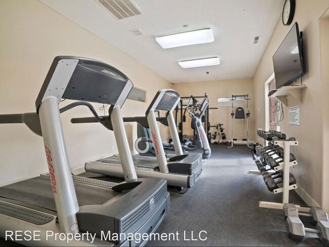 Building Photo - 3 br, 2 bath House - 3397 E Ridge Rd #8