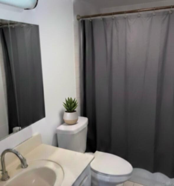 Building Photo - 901 Hillcrest Dr