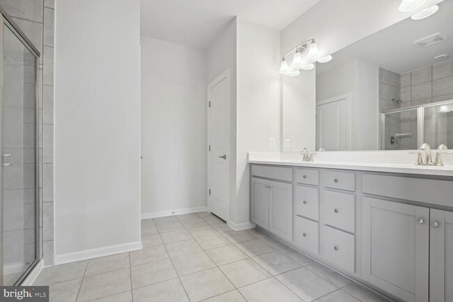 Building Photo - 45117 Kincora Dr