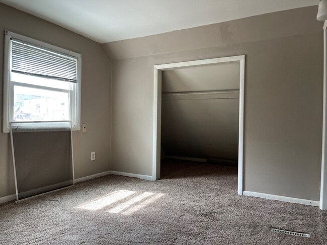 Building Photo - Beautiful 4 Bedroom House!!