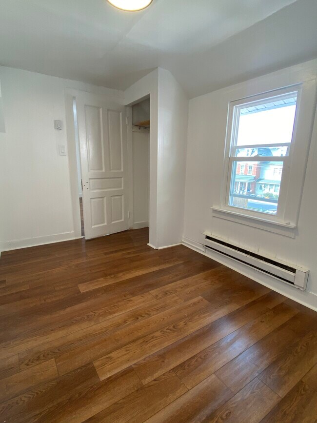 Building Photo - 105 2nd St