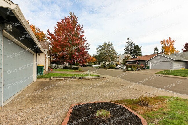 Building Photo - 12144 SW Anton Dr