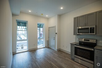 Building Photo - 3 br, 2 bath 4plex - 3213 HAVERFORD AVE Un...