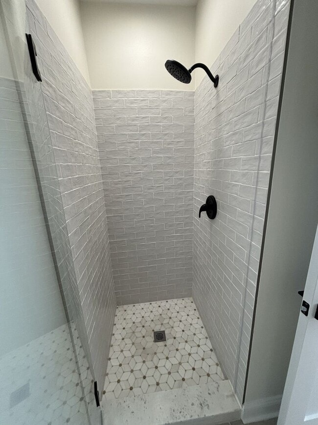 Building Photo - Nob Hill 2 Bedroom 2 Bath renovated Condo with Parking spot in Manayunk $2,195/month