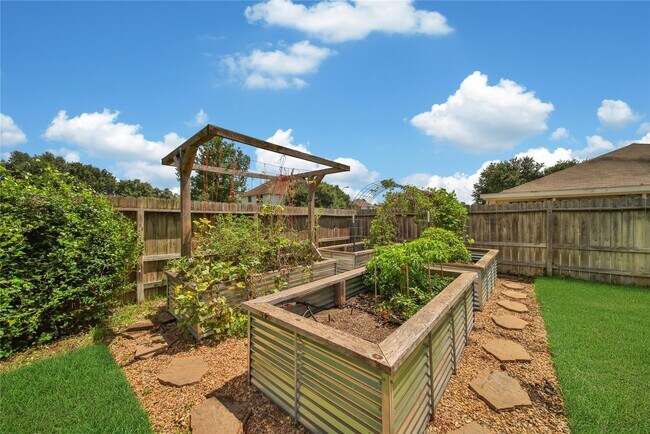 Building Photo - 28634 Hidden Cove Dr