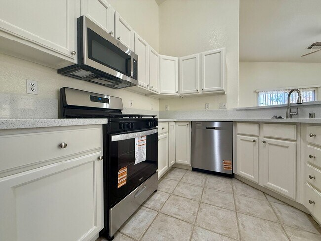 Building Photo - Beautiful open concept remodeled 3 bedroom...