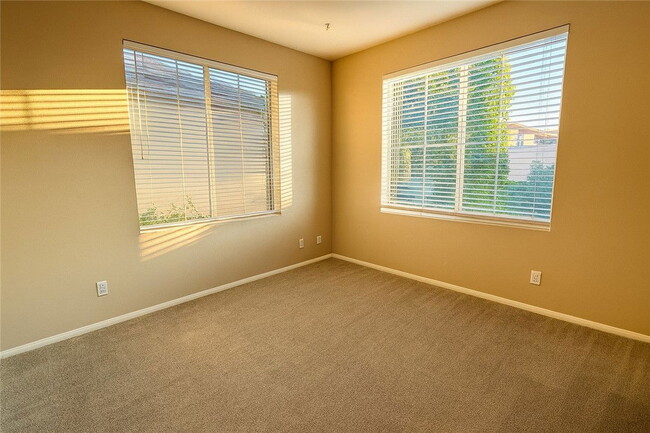 Building Photo - 17 Fecamp