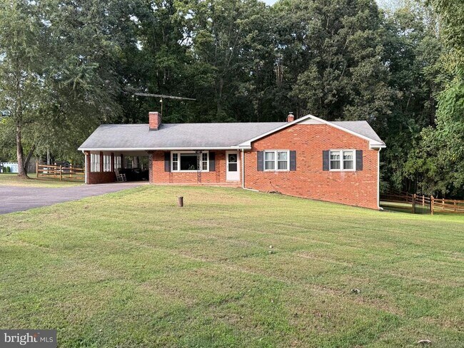 Primary Photo - 9405 Mountain Run Lake Rd
