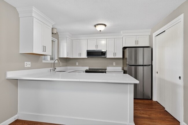 Building Photo - 77 Wilson St