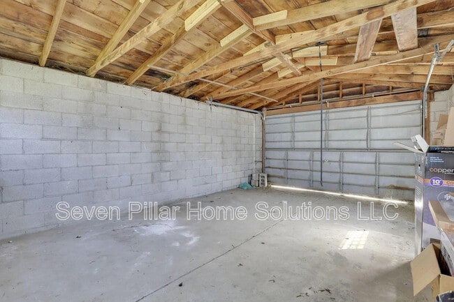 Building Photo - 522 Ryan Ave