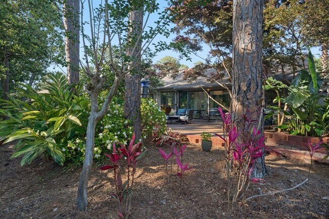 Building Photo - Bluewater Bay Townhome - 6 month lease Only