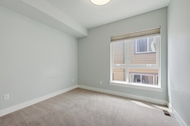 Building Photo - $3,540.95 with $300 off the first month's rent, 2 Beds - 4 Bath, Townhouse in Denver with Cozy Fi...