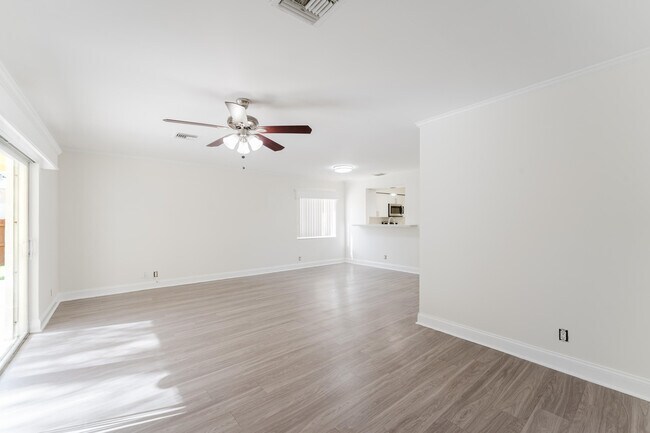 Building Photo - 302 NE 36th St